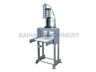 Hydraulic swing arm baiting machine